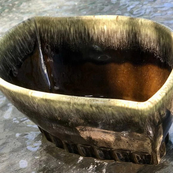 Drip Ware Hull USA A6 Olive Green Ombre Leaf Shaped Planter - Picture 5 of 5